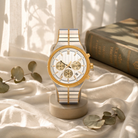 Montre Chronographe Intégrée pour Homme, Cadran Noir Gaufré à Grille, Triple Sous-Cadran Doré, Lunette Tachymetre, Fenêtre de Date