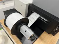 Imprimante d'étiquettes numérique à jet d'encre à plat - Nouvelle solution CMYK personnalisée haute vitesse pour une production flexible sur mesure