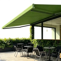 Auvent de terrasse motorisé de luxe avec bras pliants pour l'ombrage du jardin et de la piscine