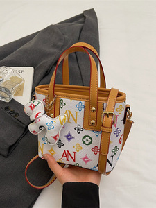 Sacs fourre-tout de luxe en PU vintage pour femme, légers et portables, avec fermeture éclair et bandoulière, sacs à main tendance pour femme, vente en gros - Product Image 4