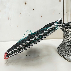 กับดักกุ้งก้ามกรามทรงกลมสีดำคุณภาพสูงขายดี พร้อมตาข่ายพับได้ - Product Image 6