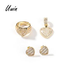UWIN Hip Hop corazón joyería conjunto chapado en <span class=keywords><strong>oro</strong></span> CZ Bling forma <span class=keywords><strong>de</strong></span> corazón Material <span class=keywords><strong>de</strong></span> latón <span class=keywords><strong>para</strong></span> Mujeres Hombres raperos <span class=keywords><strong>joyas</strong></span> - Product Image 1