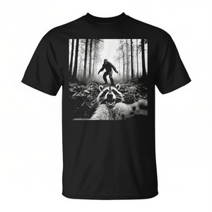 Camiseta Raccoon Selfie With Sasquatch Bigfoot, negra, unisex, para adultos, cuello redondo, manga corta, impresión digital - Product Image 3
