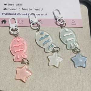 Porte-clés Mignon en Forme de Petit Poisson, Porte-clés en Résine Dessin Animé, Joli Pendentif de Sac, Décoration Suspendue pour Étui d'Écouteurs, Porte-clés Taiyaki Rose - Product Image 2
