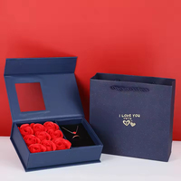 Boîte en carton rigide magnétique personnalisée avec logo, rose éternelle préservée, emballage cadeau pour bijoux avec fenêtre pour bracelet, collier