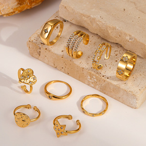 Anillo geométrico ligero de lujo francés para mujer, acero inoxidable pulido con cristales pavimentados, chapado en oro, joyería minimalista de alta moda - Product Image 2