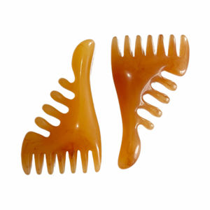 Peigne de massage ionique en résine d'ambre pour le cuir chevelu, thérapie capillaire en forme de dauphin - Product Image 2