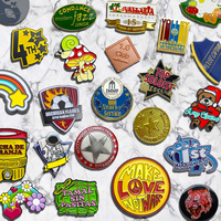 Broche personnalisée en métal style dessin animé moderne pour téléphone, badges et autocollants en métal pour téléphone, épingles en émail souple ou dur