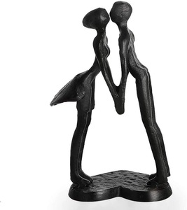 Figura Vintage de Pareja de Hierro Fundido Negro, Estatua Abstracta de Amantes que se Tienden la Mano, Base en Forma de Corazón, Escultura de Arte Metálico - Product Image 1