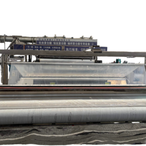 Géomembrane composite HDPE avec support géotextile, revêtement imperméable écologique pour bassins piscicoles, barrages, aménagements paysagers, lagunes et toitures - Product Image 1