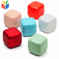 Mini boîte à bagues en cuir PU suédé avec surface peinte ronde, lumière LED, boîte à bijoux de luxe, logo personnalisé pour l'emballage de bijoux