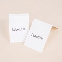 Étiquettes suspendues en papier blanc écologiques certifiées OEKO-TEX/GRS, étiquettes personnalisées avec logo en relief pour vêtements, chaussettes, chapeaux, sacs