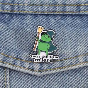 Spilla in Smalto Twas Tism MLord Frog Wizard, Lega di Zinco Placcata in Nichel Nero, Badge 3D a Forma di Rana con Scopa - Product Image 2