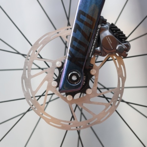 Vélo de route en carbone KOZO Aero 24 vitesses 105 R7120 T800, frein à disque hydraulique, CE SuperLightBicycle - Product Image 2