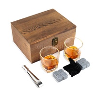 Ensemble cadeau en verre à whisky moins cher 8 pièces ensemble de boîtes en bois de granit pierres à whisky avec kit de verre pierre de refroidissement réutilisable pour le whisky