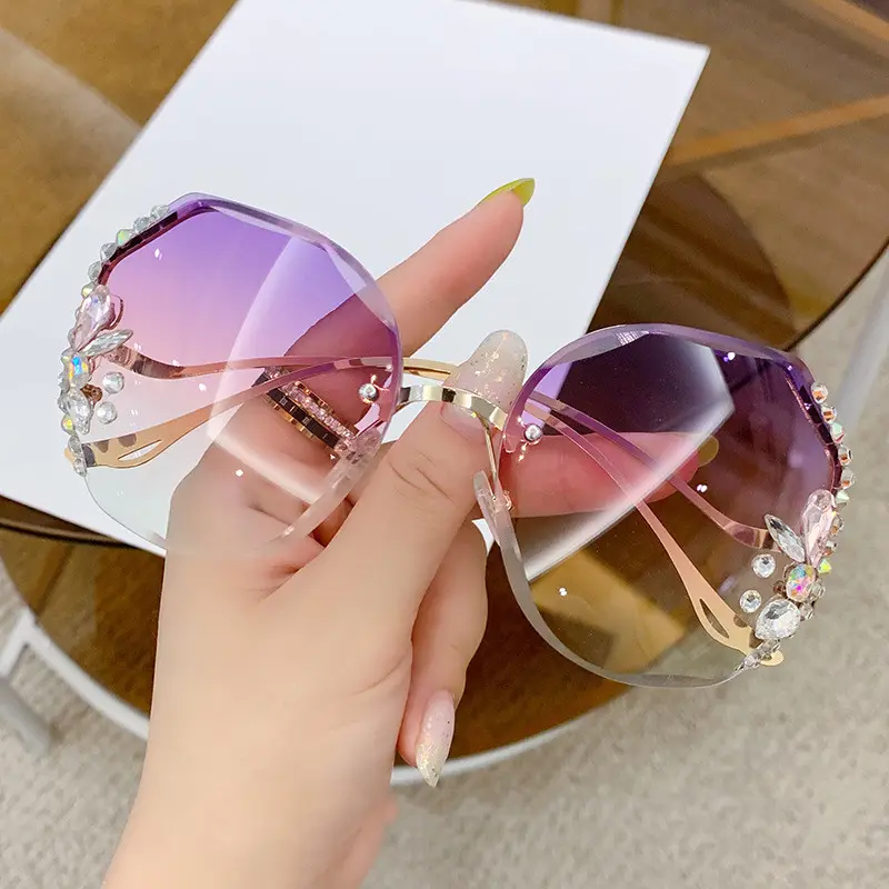 2022 New Luxury Sunglasses Ladies Gradient Round Rhinestone Inlaid Diamond Fashion Oversized Rimless Sunglasses Women