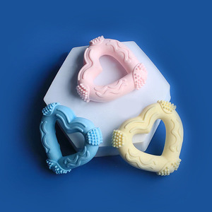 Jouet à mâcher en caoutchouc thermoplastique en forme de cœur pour chien, adorable et résistant aux morsures, idéal pour la dentition et le divertissement des animaux de compagnie - Product Image 5