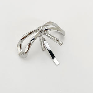 Accessoires pour femmes transfrontaliers : Pince à cheveux papillon <span class=keywords><strong>plaquée</strong></span> or avec nœud et pompon, style japonais et coréen, simple et élégante - Product Image 6