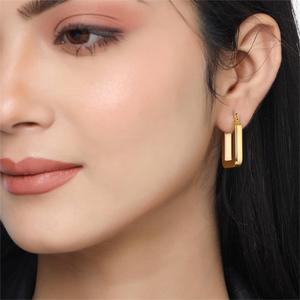Boucles d'oreilles créoles géométriques rectangulaires en acier inoxydable plaqué or 18 carats pour femme, à porter au quotidien - Product Image 3