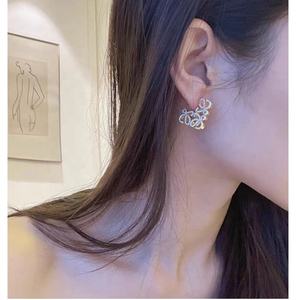 Pendientes de Botón de Alta Gama para Mujer, Estilo Europeo y Americano, Nuevo Diseño Geométrico Hueco, Chapado en Oro de Lujo Ligero, Corte Princesa - Product Image 5