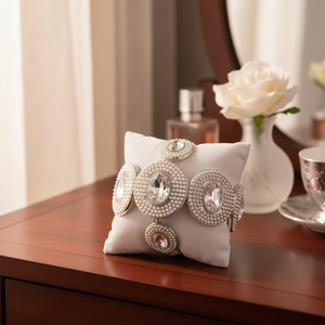 Bracciale di cristallo di colore bianco con disegno di perline elasticizzato placcatura in oro - Product Image 3