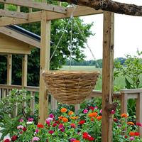 Support rond en rotin naturel en gros avec chaîne pour paniers suspendus de pépinière et de jardin (vente au détail)