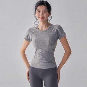 <span class=keywords><strong>เสื้อ</strong></span>ยืดกีฬาแขนสั้นเข้ารูปสำหรับผู้หญิง<span class=keywords><strong>เสื้อ</strong></span>โยคะไร้รอยต่อแห้งเร็วระบายอากาศได้ดี - Product Image 2