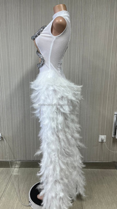 Abito da Sera Luminoso di Alta Qualità su Misura da Donna con Coda di <span class=keywords><strong>Piume</strong></span> Bianche e Cristalli Scintillanti, Abito da Sposa - Product Image 2