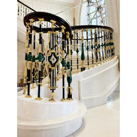 Poteau carré en aluminium antique balustrade de garde-corps d'escalier de conception moderne de luxe pour l'usage de villa