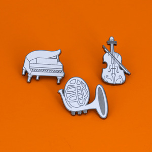 Trung Quốc Chất Lượng Tốt Nhà Máy Bán Buôn Men Pin Phù Hiệu Tùy Chỉnh Trống Phim Hoạt Hình Âm Nhạc Màu Trắng Phụ Kiện Trâm Ve Áo Pin Hat Guitar - Product Image 6