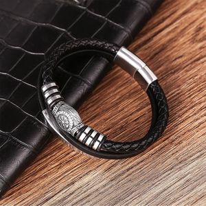 Pulsera de Cuero con Brújula Vikinga para Hombre |   Cierre Magnético de Acero Inoxidable |   Pulsera de Cuero Trenzado y Plano de Varias Capas - Product Image 4