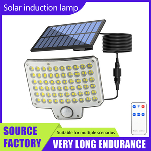 مصباح شارع <span class=keywords><strong>LED</strong></span> شمسي مقاوم للماء IP65 بدرجة حرارة لون 6000K مع مستشعر حركة وجهاز تحكم عن بعد للحدائق الخارجية - Product Image 2