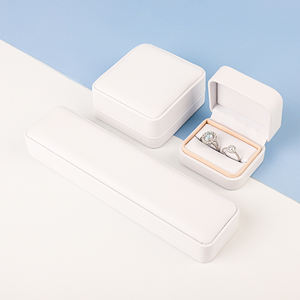 थोक मूल्य नई शैली कारखाने थोक मूल्य नई शैली की फैक्टरी थोक अंगूठी हार उपहार पैकेजिंग सफेद चमड़े के गहने बॉक्स - Product Image 2