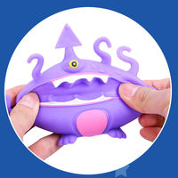 Jouets anti-stress TPR Monster Squeeze OEM d'usine avec lumière, jouets amusants à pincer pour enfants, mini jouets souples et moelleux pour soulager l'anxiété