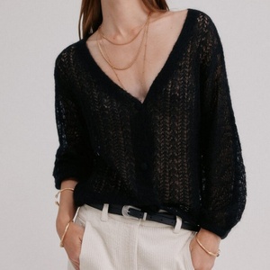 Suéter de Mujer de Alta Calidad, Vintage, 100% Lana, Diseño Personalizado con Efecto Desgastado, Cuello en V, Mangas Largas, Corte Holgado Irregular - Product Image 1