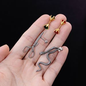 All'ingrosso alla moda in acciaio inox disegno di <span class=keywords><strong>serpente</strong></span> <span class=keywords><strong>orecchini</strong></span> <span class=keywords><strong>con</strong></span> zircone placcato oro borchie stile forbici - Product Image 3