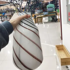 Minimalistische mundgeblasene zylinderform handwerkliche Primärfarben Glasvase Streifen Design Vase für Hochzeit Tischdekoration