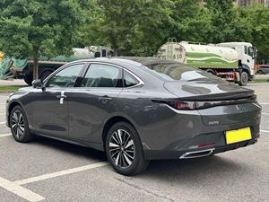 รถยนต์ Changan Eado PHEV 145KM รุ่น <span class=keywords><strong>Battleship</strong></span> PHEV ลดราคาพิเศษ ปี 2025 ระยะทางวิ่งไกล ราคาประหยัด ระบบปลั๊กอินไฮบริด สำหรับการส่งออกรถยนต์มือสองทั่วโลก - Product Image 3