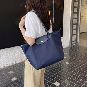 Borsa Tote di Lusso Impermeabile per Donne, Elegante Borsa a Spalla per Uso Quotidiano, Versatile Borsa alla Moda con Logo Personalizzato - Product Image 3