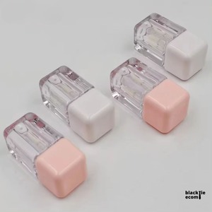 Oferta Especial en Tubos Cuadrados Transparentes Vacíos de 4ml para Brillo Labial BKT1761, Envases Cosméticos Duraderos para Tinte Labial y Sérum, Disponibles para la Venta - Product Image 4