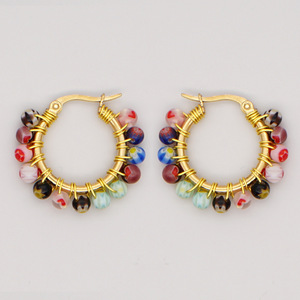 Pendientes de aro de <span class=keywords><strong>oro</strong></span> de <span class=keywords><strong>18</strong></span> quilates chapados en acero inoxidable con cuentas de cristal coloridas personalizadas para <span class=keywords><strong>mujer</strong></span> - Product Image 4