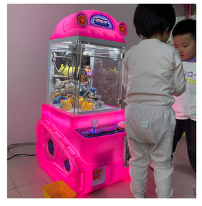 Single Boutique Doll Machine Grab Doll Machine Home Small Coin Clip Doll Machine Blister Model para la venta - Product Image 6
