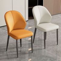 Chaise de salle à manger moderne en cuir motif patte de chat, coutures verticales, dossier incurvé, pieds en métal foncé, pour salle à manger et cuisine