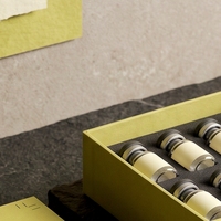 Boîte rigide carrée en carton personnalisée avec couvercle et base verts pour flacons de peptides, impression offset quadricolore sur éponge