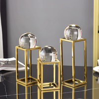 Ornement de décoration d'intérieur en fer forgé style européen avec boule de cristal créative pour entrées, hôtels, restaurants – Fabrication chinoise, vente en gros