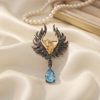 Broche personnalisée parfaite en argent sterling 925 avec ailes d'ange et topaze bleue pour femme et homme, idéale pour les fêtes et les anniversaires
