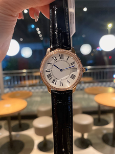 Reloj mecánico automático moderno y elegante con diamantes incrustados, correa de piel de vaca con diseño de cocodrilo marrón - Product Image 2