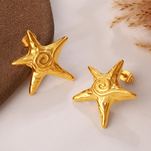 Boucles d'oreilles étoile de mer plaquées or 18 carats en alliage de zinc, design géométrique pour un style vacances - Product Image 3