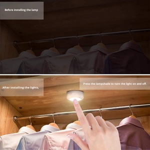 Luz Ambiental LED Moderna RGB de 16 Colores con Control Remoto, Funciona con Batería, Material ABS, para Dormitorio, Cocina, Gabinete - Product Image 3