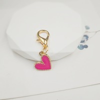 Clips breloques cœur émaillés multicolores avec fermoir mousqueton doré, petits pendentifs cœur pour la fabrication de porte-clés, sacs et bijoux DIY
